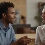 Líder escuchando activamente